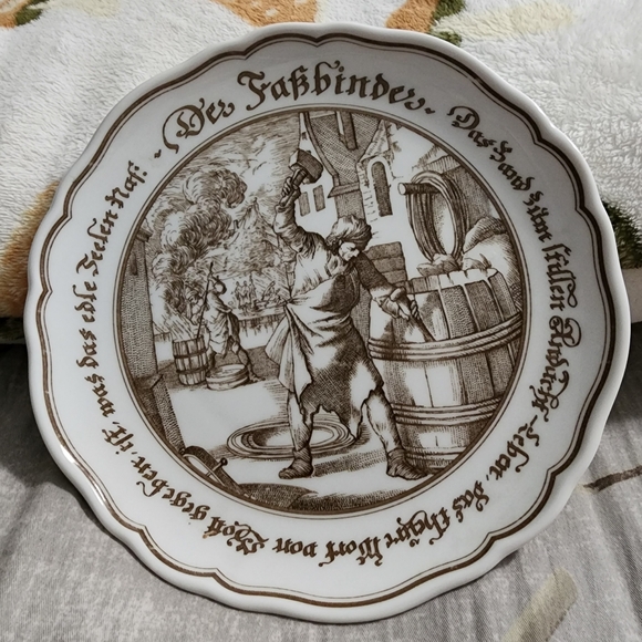 Der Fassbinder plate by Hutschenreuther made for Pieroth Wines - Picture 1 of 5